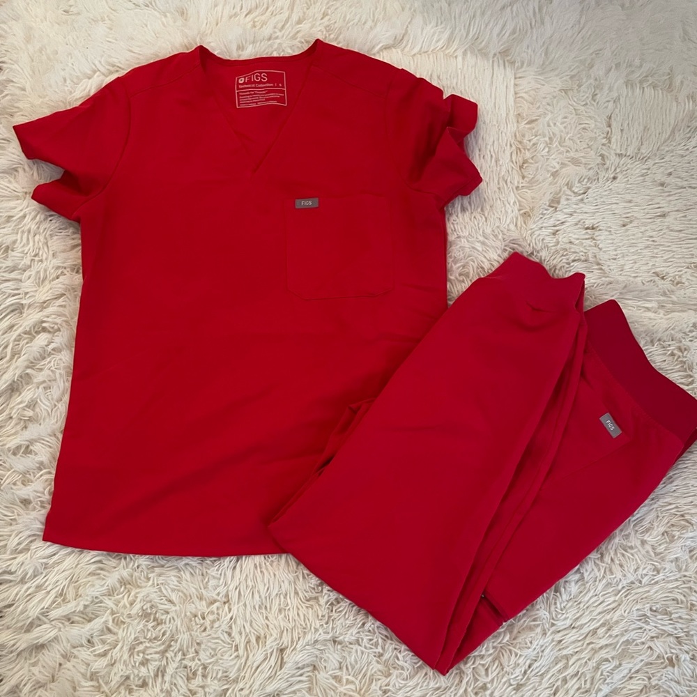 Figs scrubs red color 1 pocket scrub top size small Zamora Joggers size medium